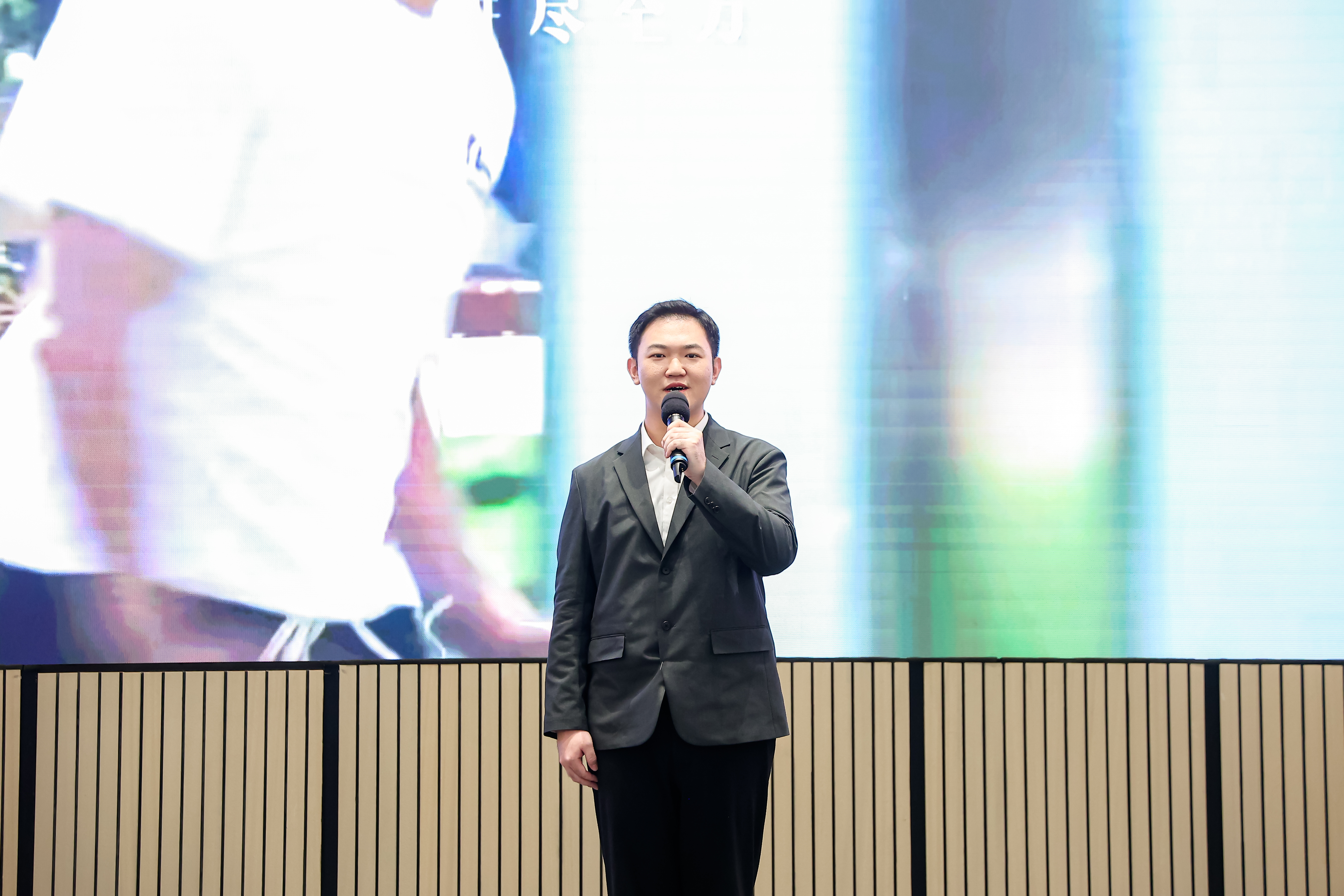 04 劉倧江.jpg 04 劉倧江.jpg